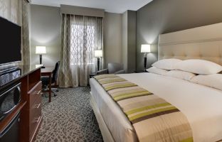 hotels for large families milwaukee Drury Plaza Hotel Milwaukee Downtown